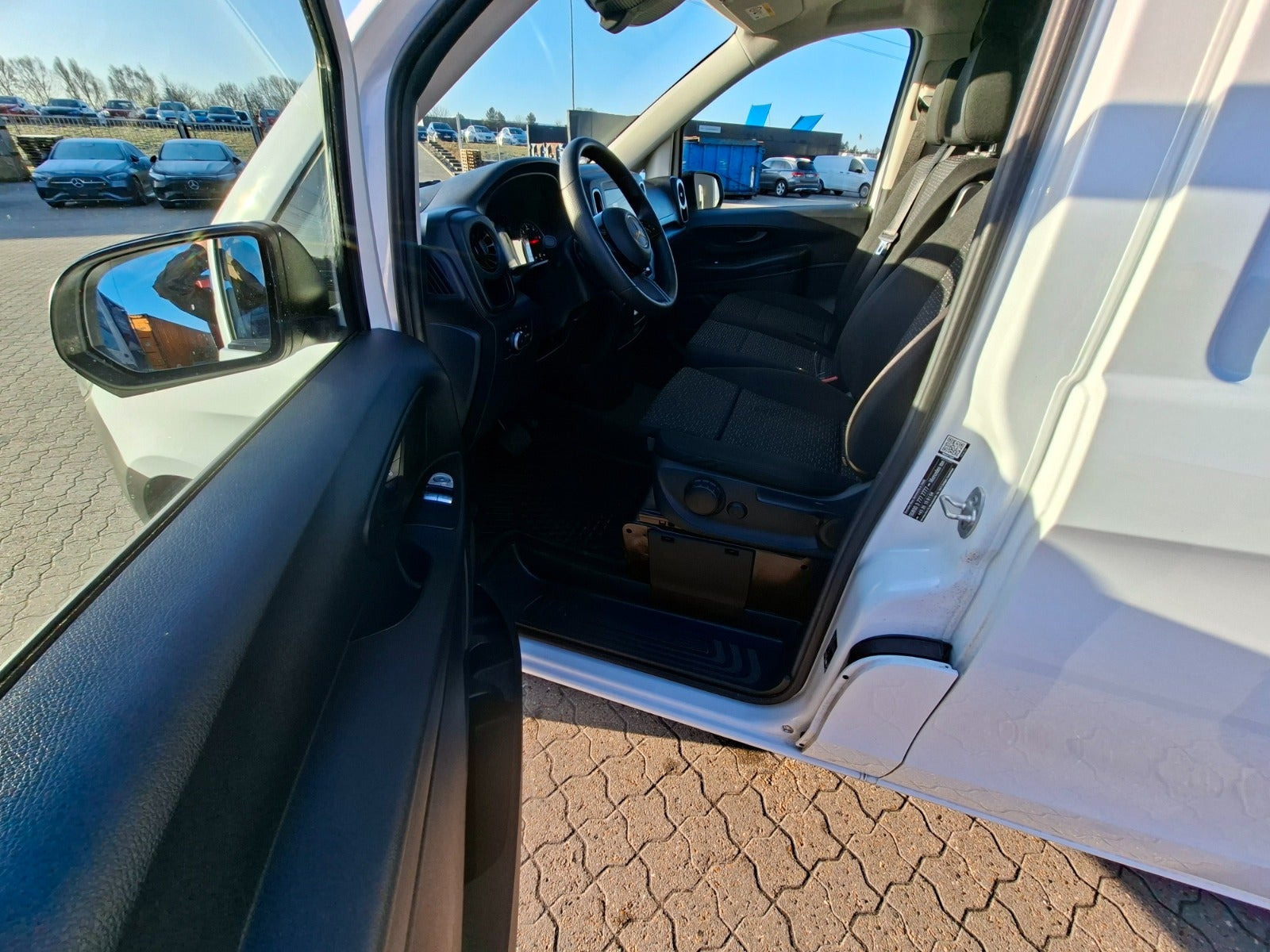 Hvid Mercedes Vito 114 fra 2024
