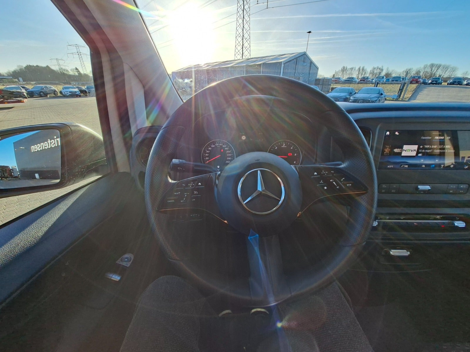 Hvid Mercedes Vito 114 fra 2024