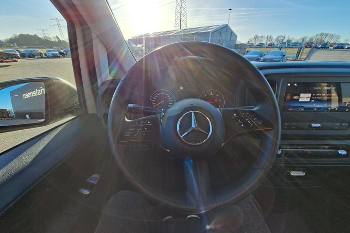 Hvid Mercedes Vito 114 fra 2024
