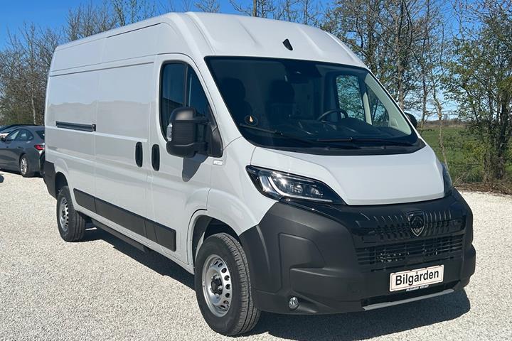 Hvid Peugeot e-Boxer 435 fra 2024