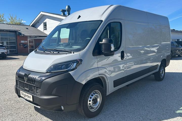 Hvid Peugeot e-Boxer 435 fra 2024