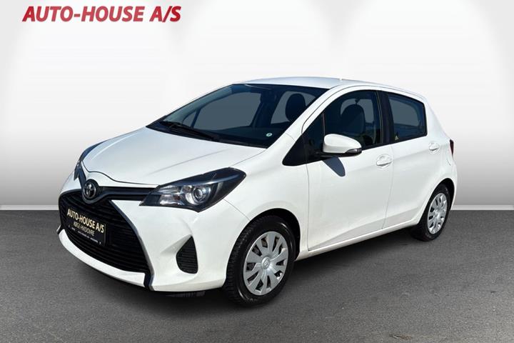 Hvid Toyota Yaris fra 2017 set udefra