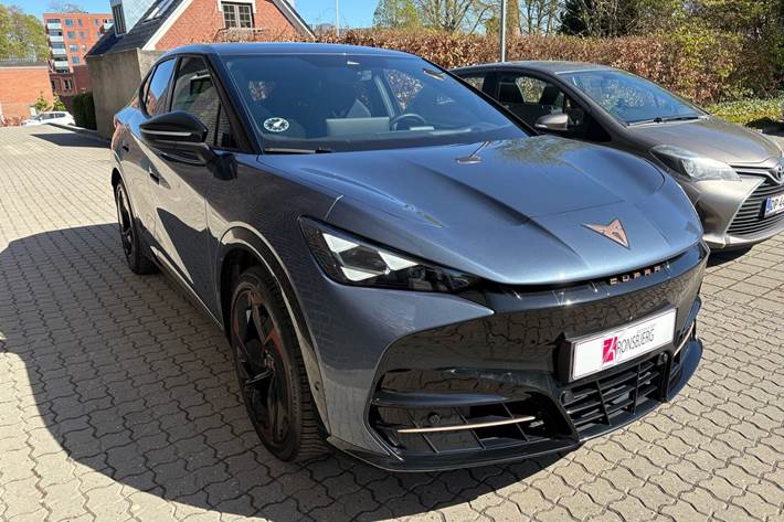 Blå Cupra Tavascan fra 2025