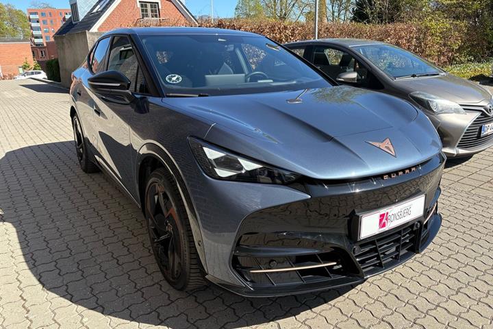 Blå Cupra Tavascan fra 2025