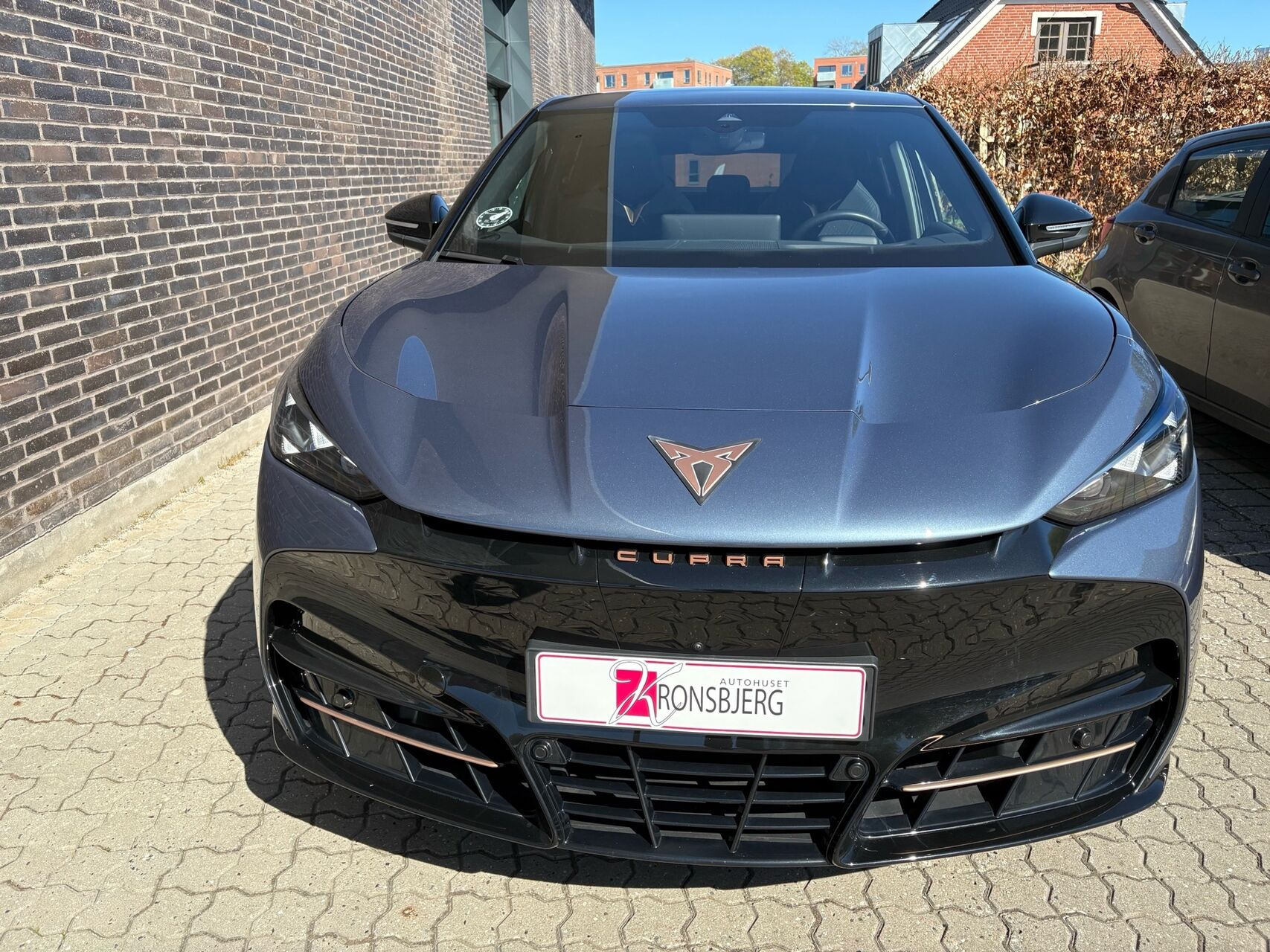 Blå Cupra Tavascan fra 2025