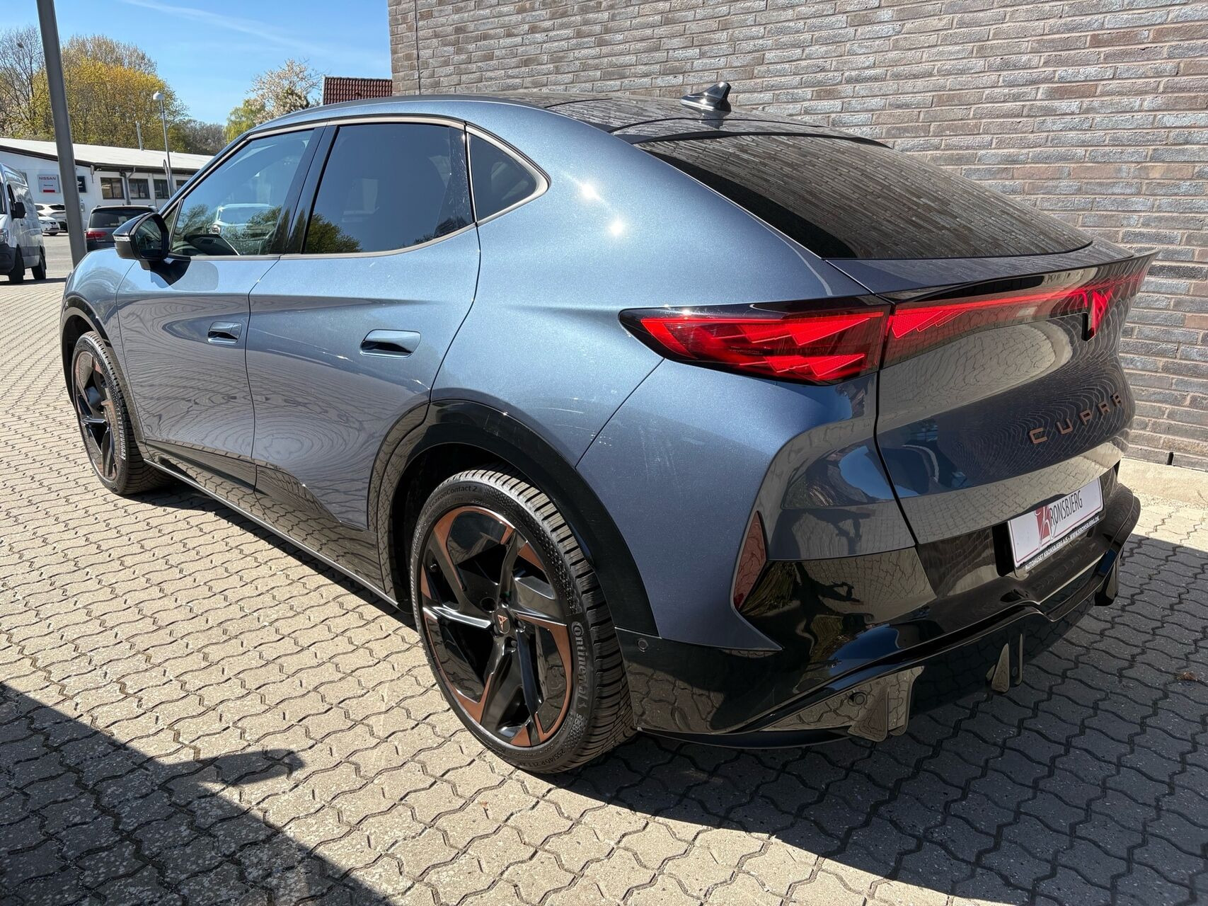 Blå Cupra Tavascan fra 2025