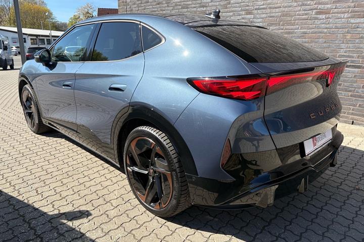 Blå Cupra Tavascan fra 2025