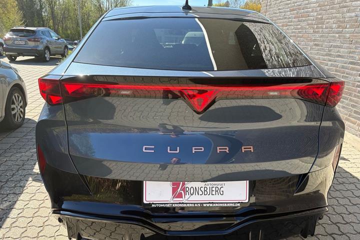 Blå Cupra Tavascan fra 2025