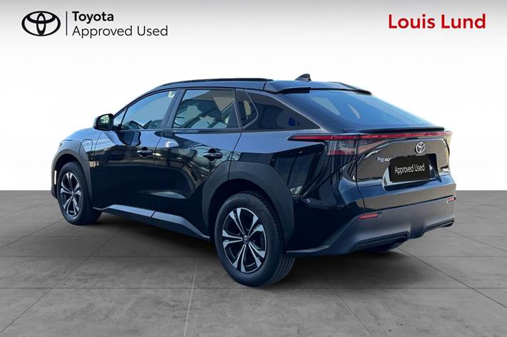 Sort Toyota BZ4X fra 2024