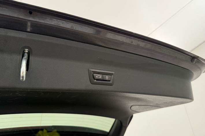 Grå BMW iX3 fra 2023