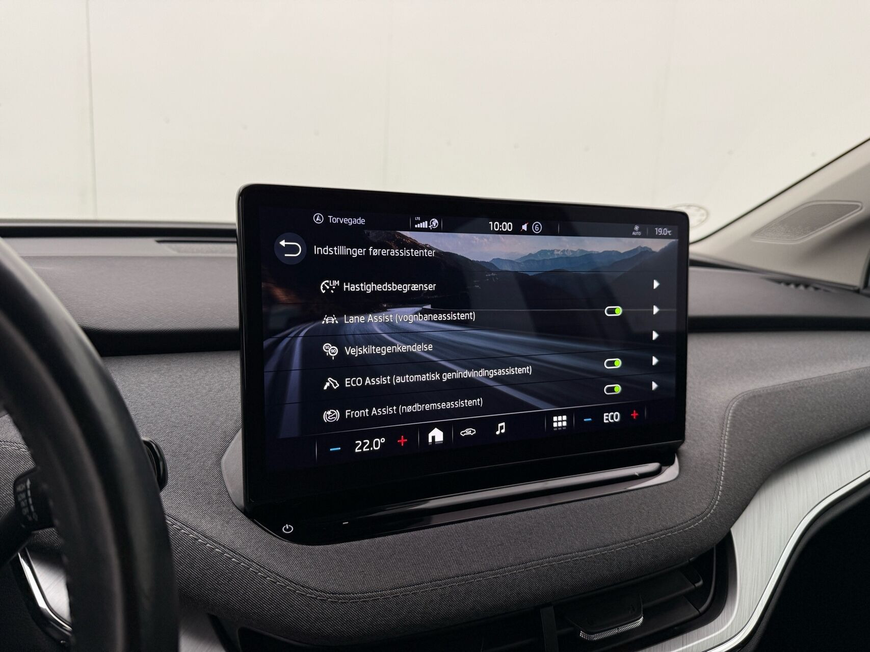 Hvid Skoda Enyaq iV fra 2021