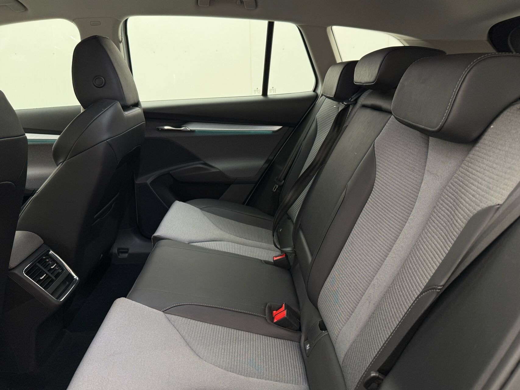 Hvid Skoda Enyaq iV fra 2021