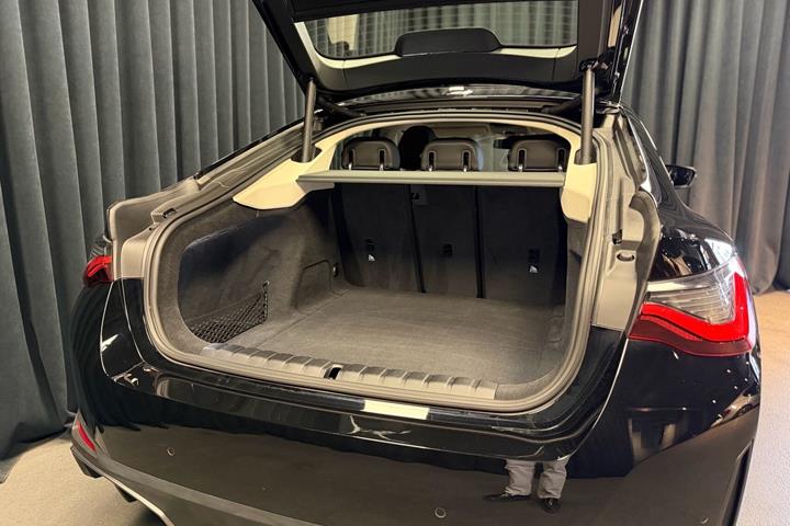 Sort BMW i4 fra 2024