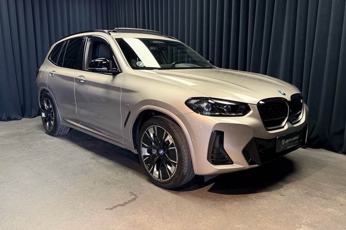 Grå BMW iX3 fra 2023