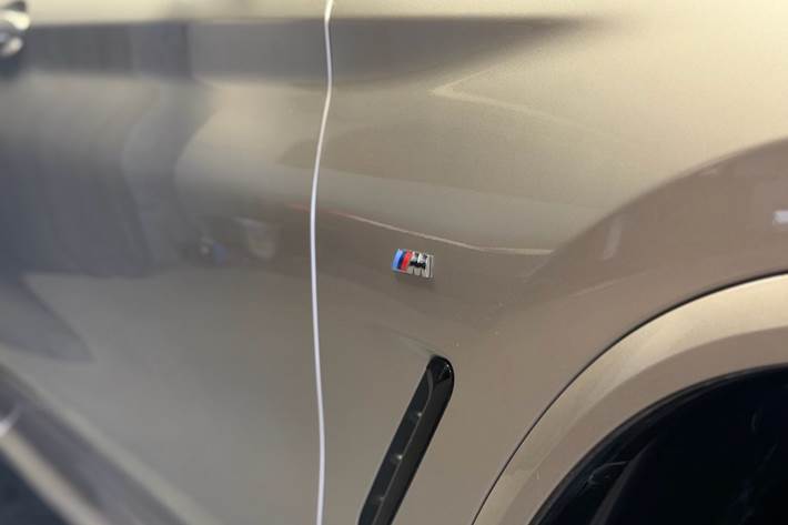 Grå BMW iX3 fra 2023