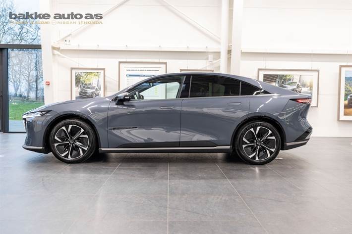 Grå Mazda 6e fra 2026