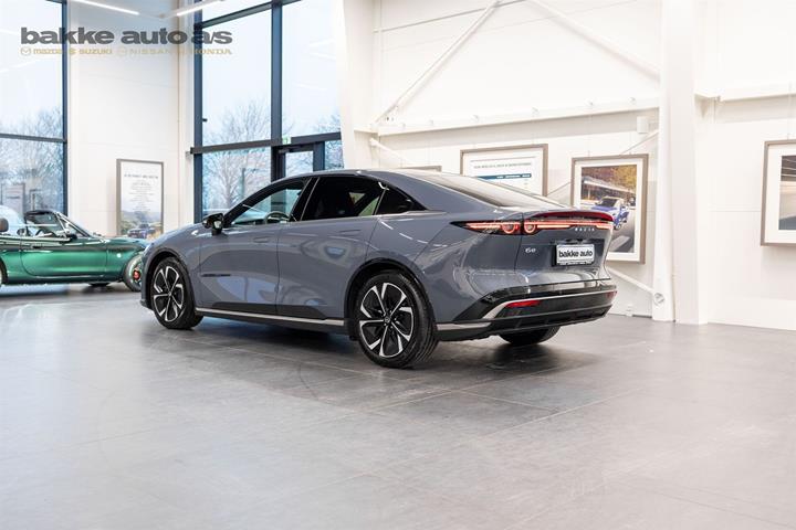 Grå Mazda 6e fra 2026