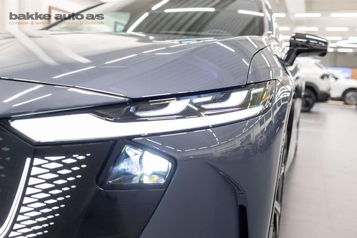 Grå Mazda 6e fra 2026
