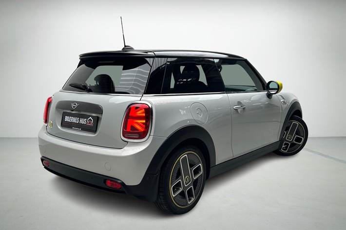 Grå Mini Cooper fra 2020