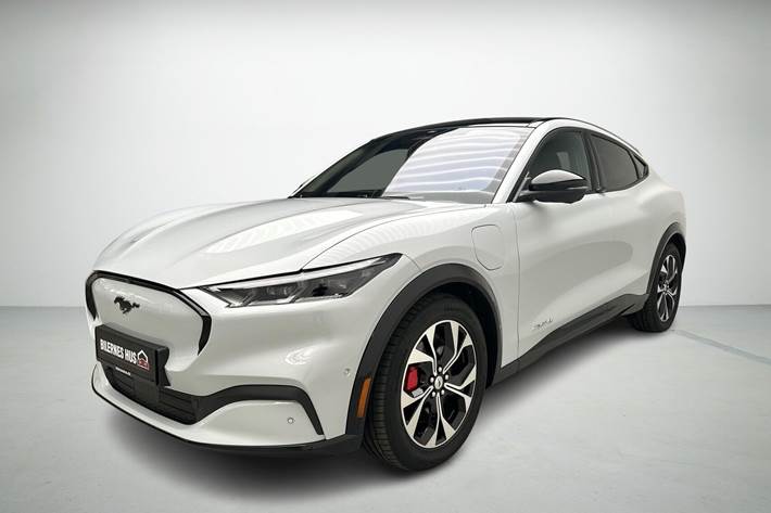 Hvid Ford Mustang Mach-E fra 2025