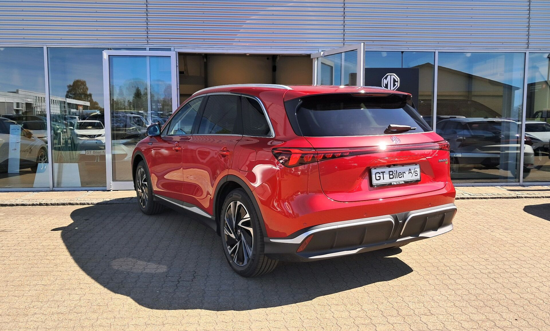 Rød MG MGS6 Electric fra 2025