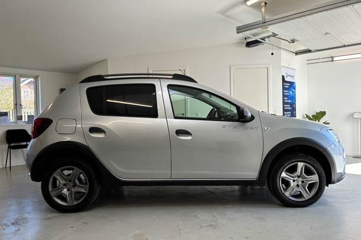 Sølv Dacia Sandero Stepway fra 2018