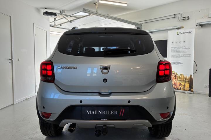 Sølv Dacia Sandero Stepway fra 2018