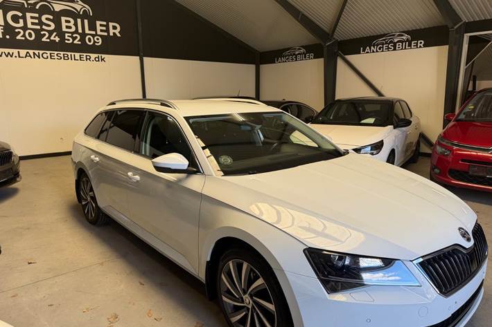 Hvid Skoda Superb fra 2018