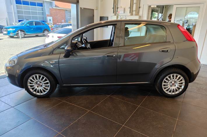 Grå Fiat Punto fra 2018