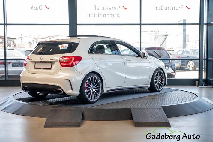 Hvid Mercedes A45 fra 2013