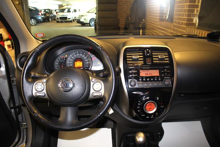 Sølv Nissan Micra fra 2014