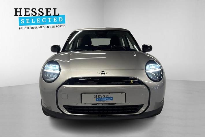 Sølv Mini Cooper SE fra 2024