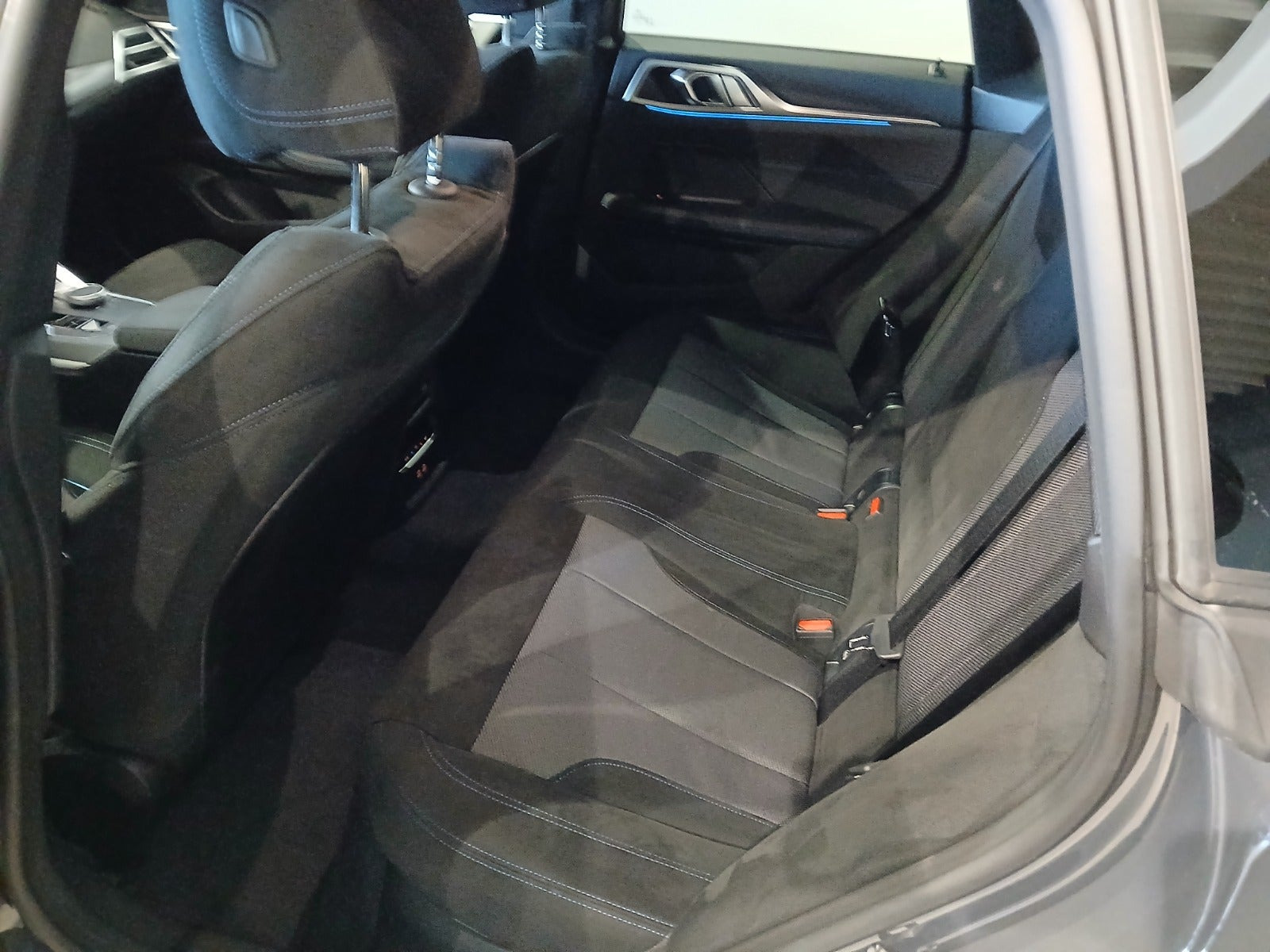 Grå BMW i4 fra 2025