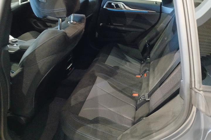 Grå BMW i4 fra 2025