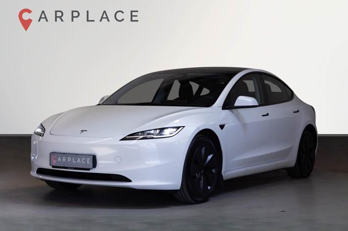 Hvid Tesla Model 3 fra 2024