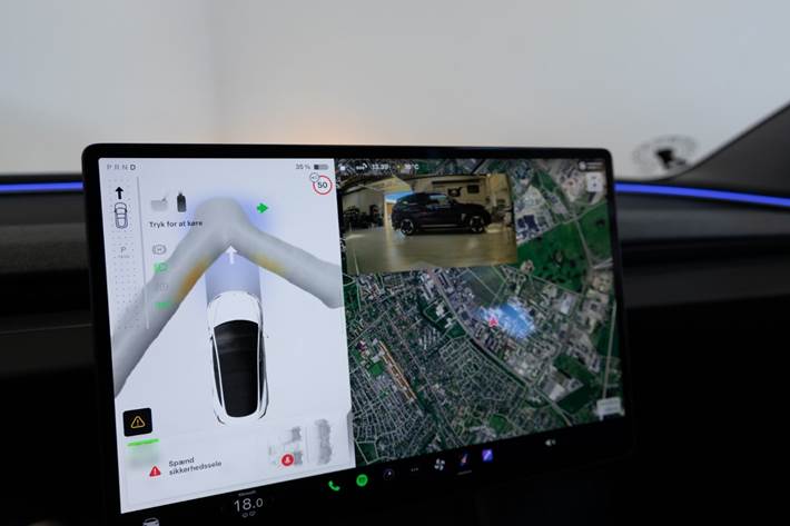 Hvid Tesla Model 3 fra 2024