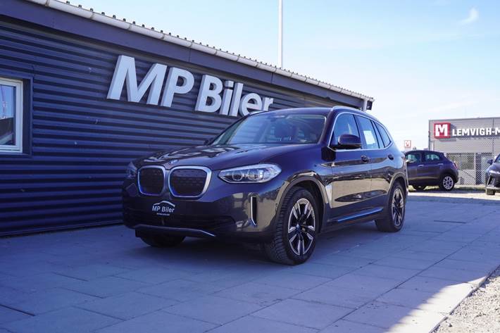Grå BMW iX3 fra 2022