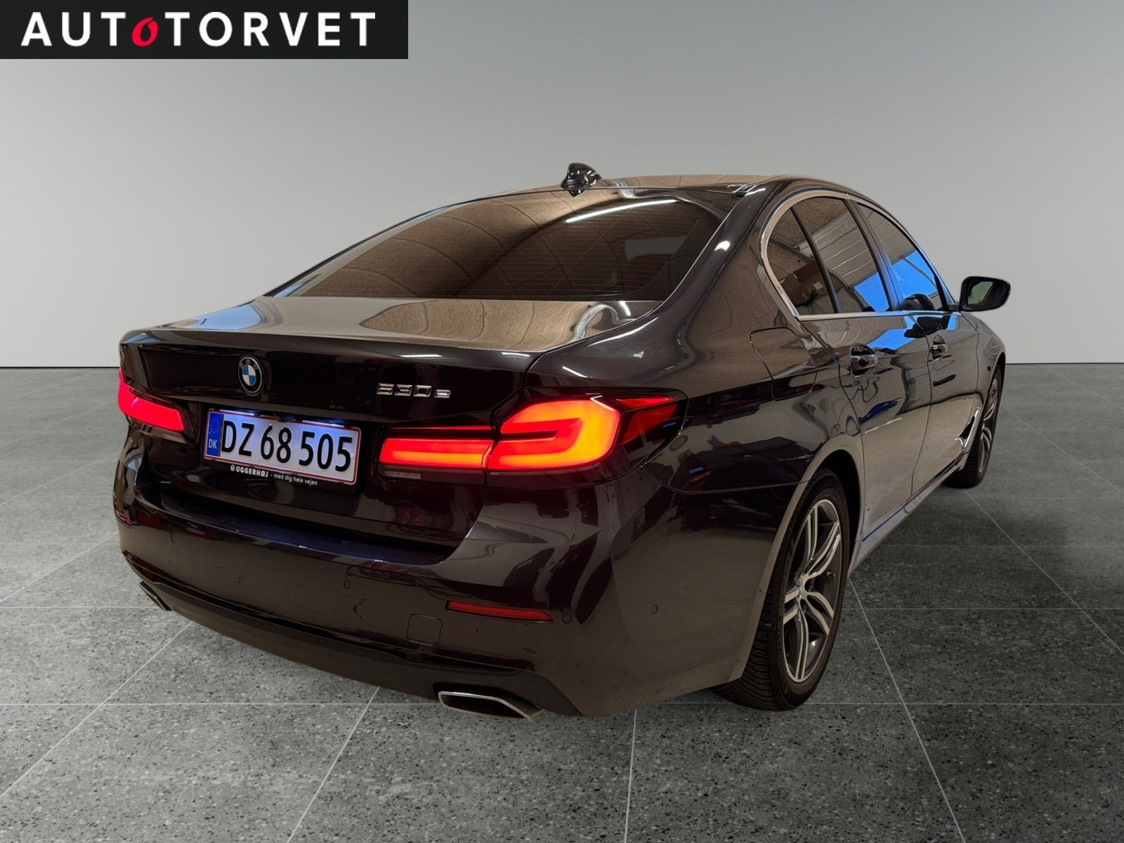Sort BMW 530e fra 2021