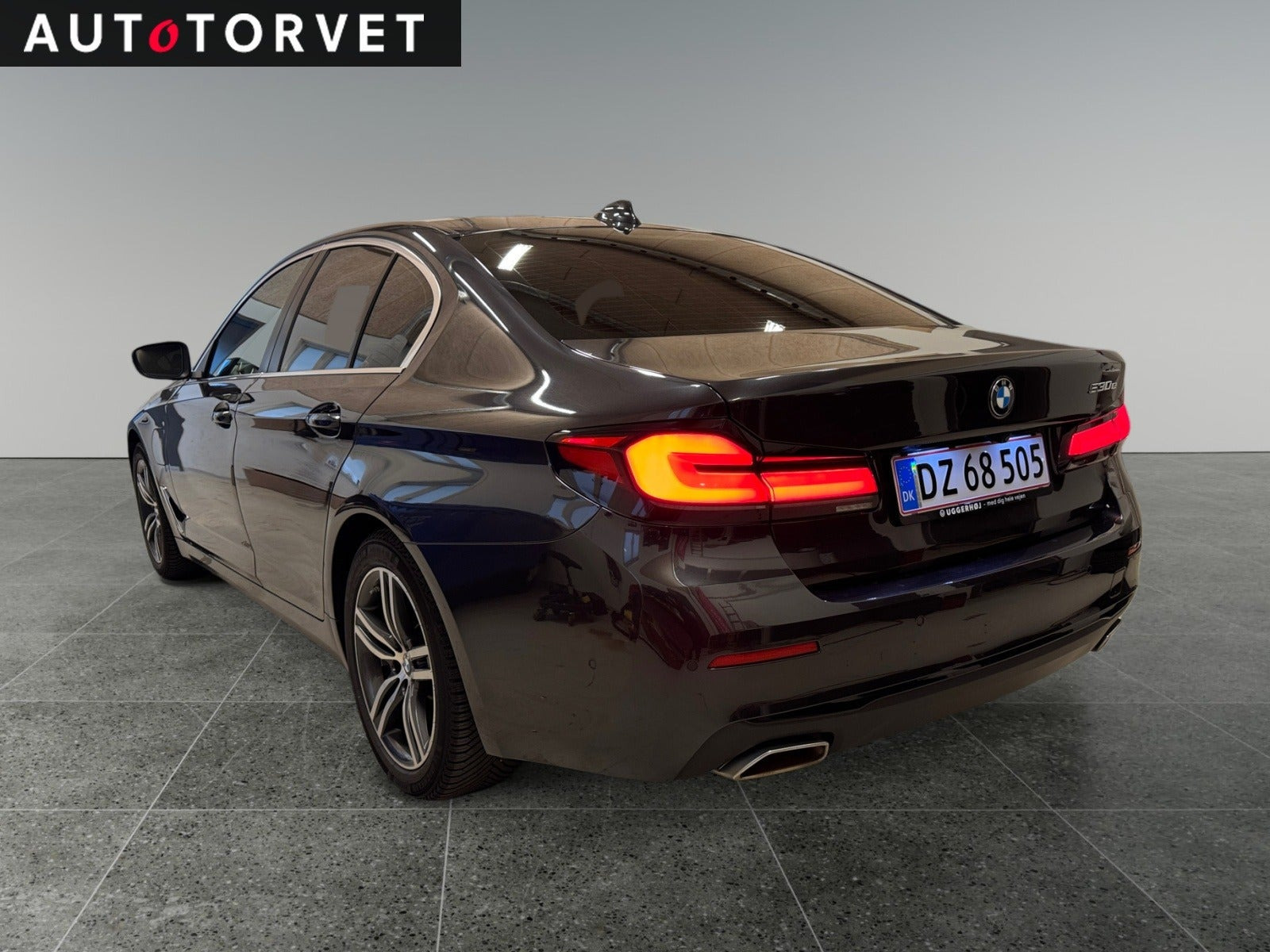 Sort BMW 530e fra 2021