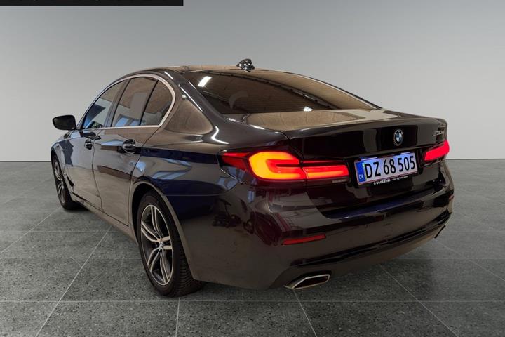 Sort BMW 530e fra 2021