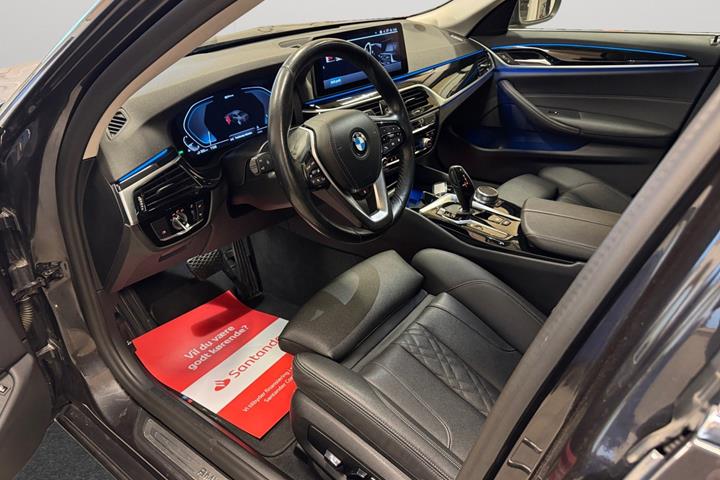 Sort BMW 530e fra 2021