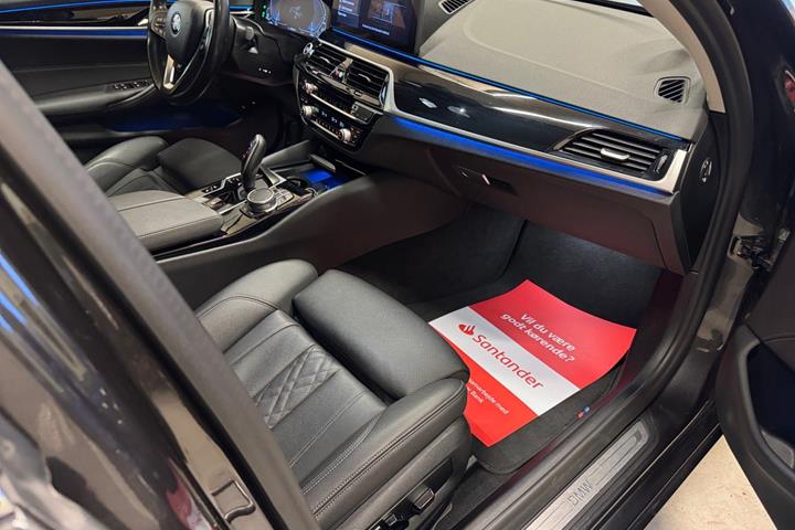Sort BMW 530e fra 2021
