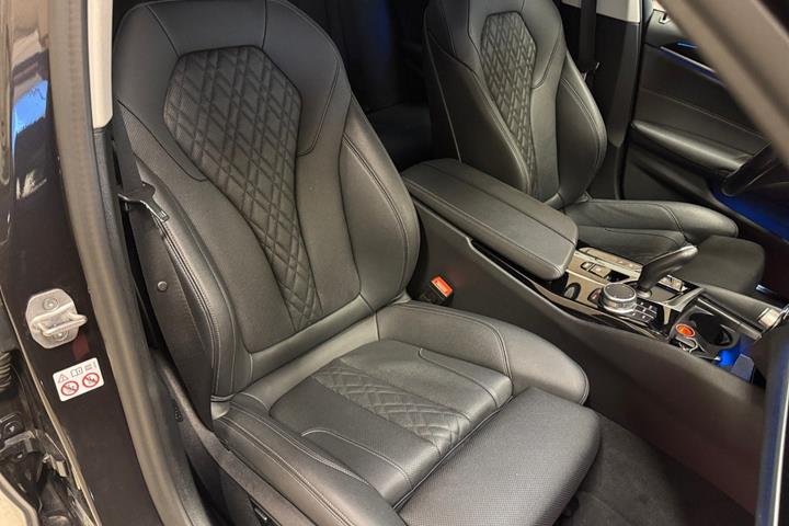 Sort BMW 530e fra 2021