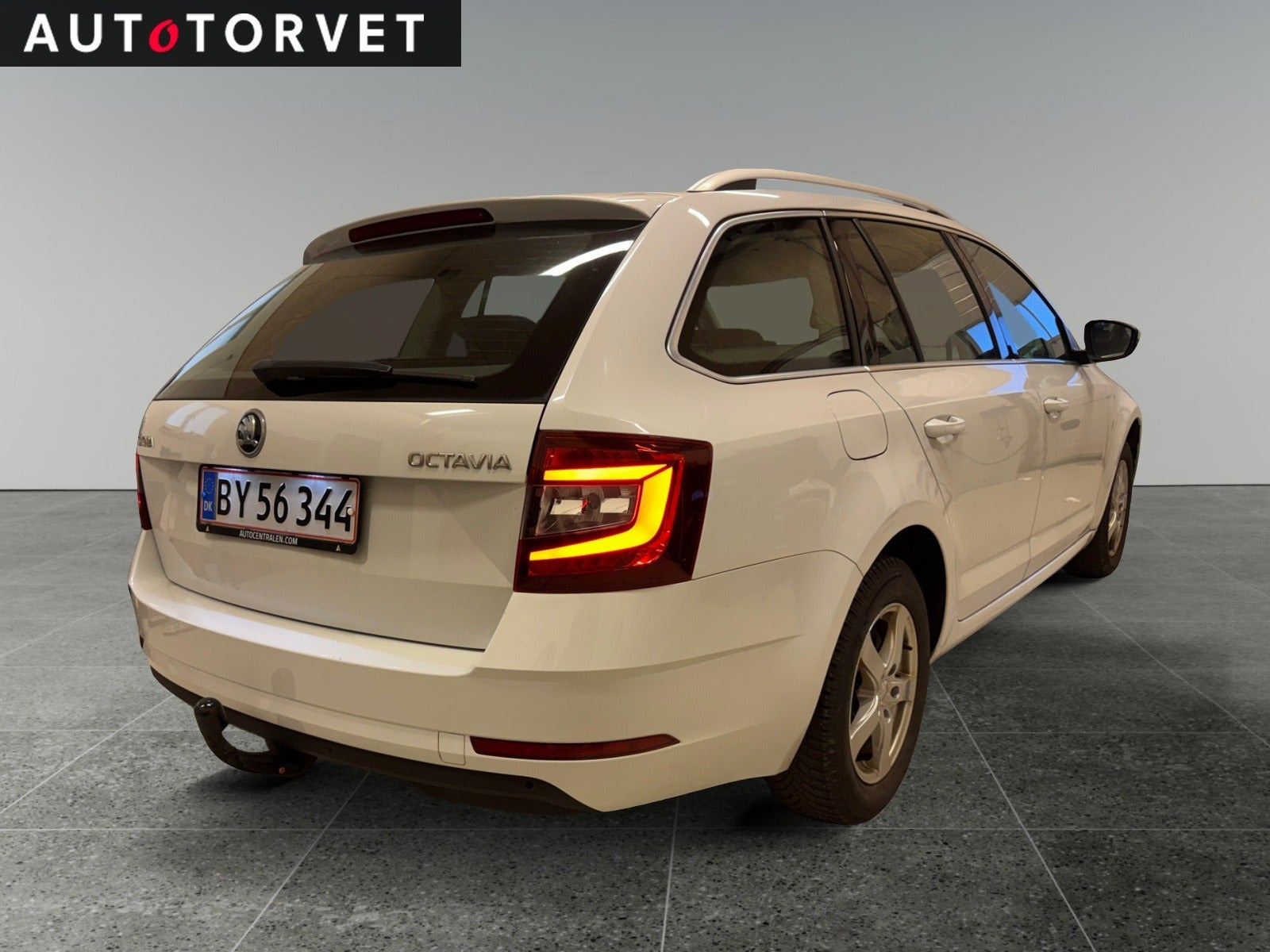 Hvid Skoda Octavia fra 2018