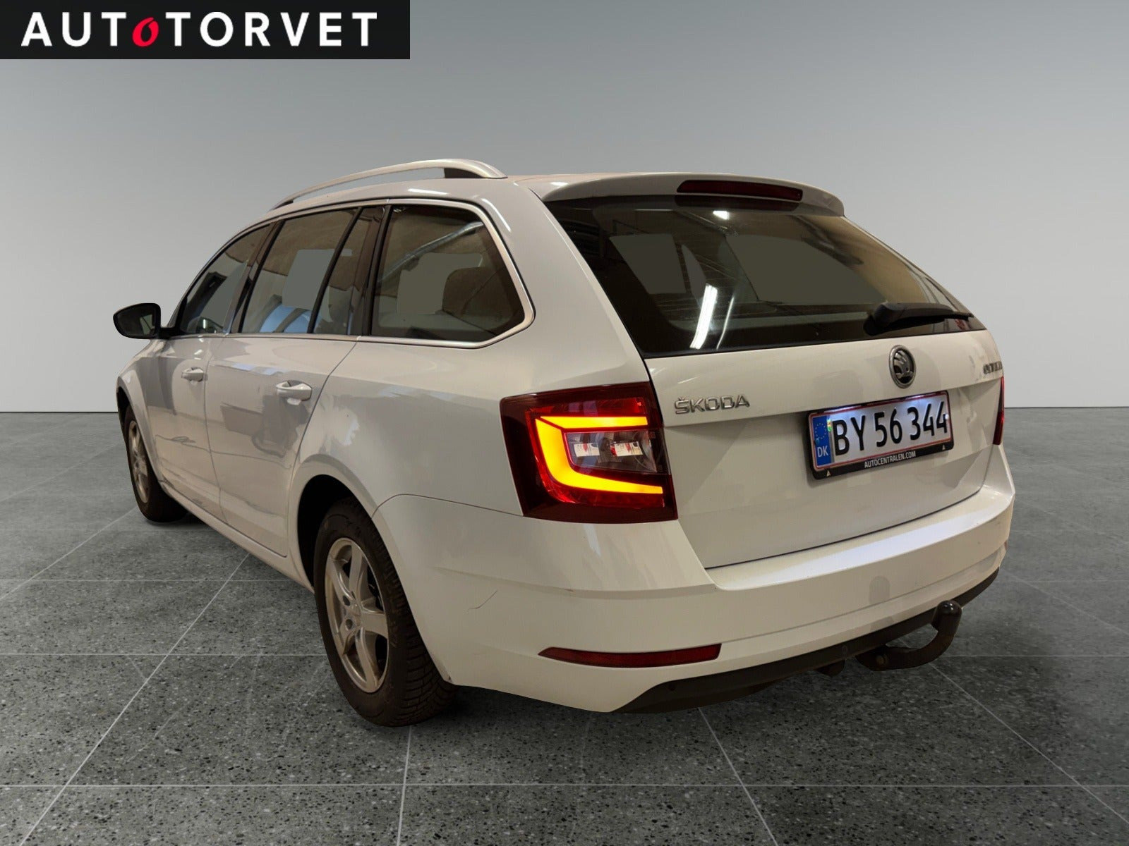 Hvid Skoda Octavia fra 2018
