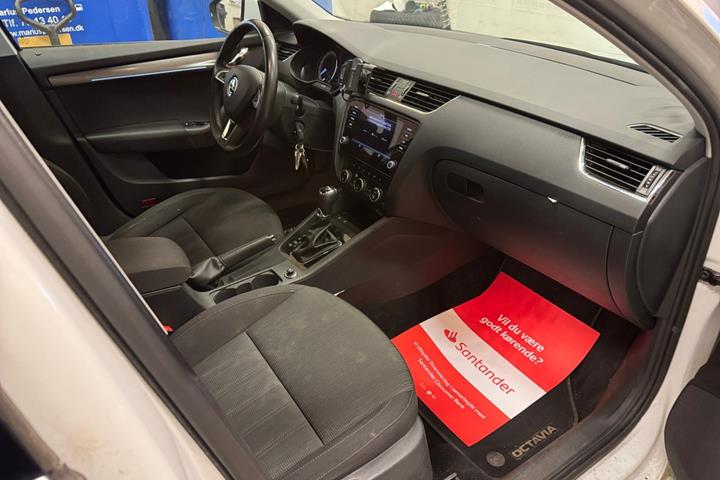 Hvid Skoda Octavia fra 2018