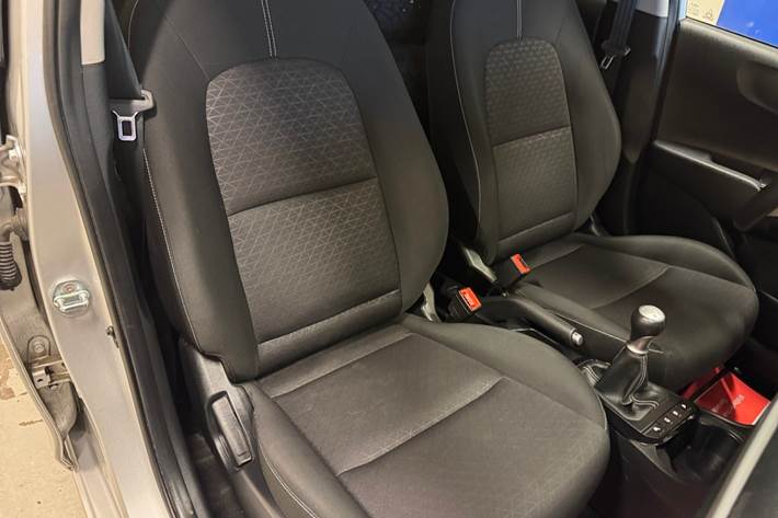 Sølv Kia Picanto fra 2023