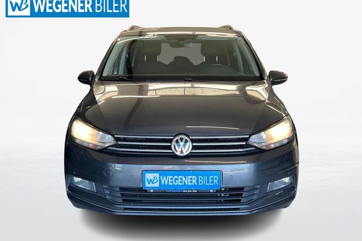 Grå VW Touran fra 2017