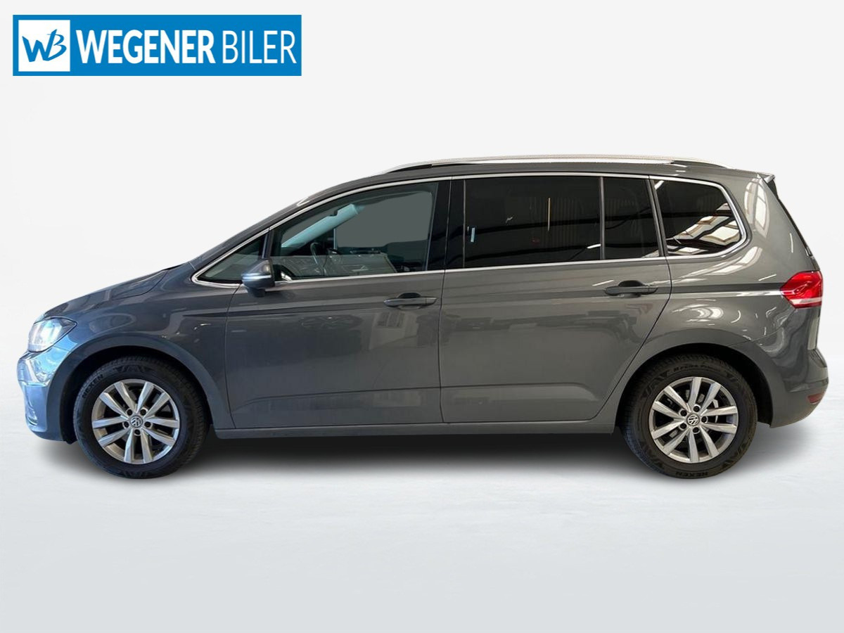 Grå VW Touran fra 2017