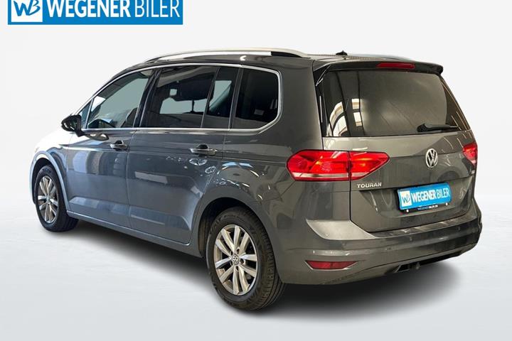 Grå VW Touran fra 2017